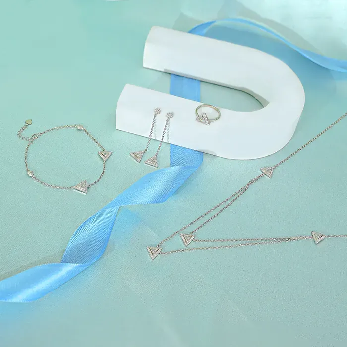 Radiance Triangular Jewellery Set