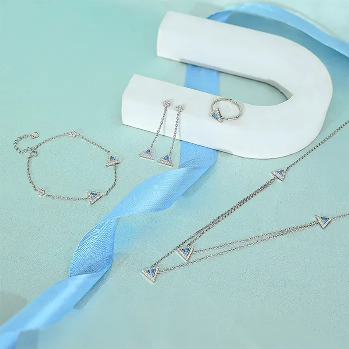 Radiance Triangular Jewellery Set